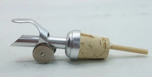 Kipp Chicago Cork Liquor Bottle Spout Pourer Metal Free Flow Flip Cap -Vintage - Picture 1 of 10