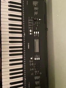 I am selling a piano in excellent condition, including a stand. - Picture 1 of 3