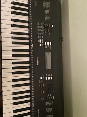Vendo piano en excelente estado, incluye soporte. Foto 1 de 3