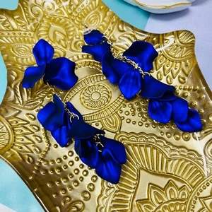 Orecchini pendenti goccia bigiotteria moda chic petalo blu elegante premium 5" - Foto 1 di 4