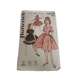 Butterick 9556 Vintage frühe 60er Jahre voller Rock Kleid Größe 7-14 Brustumfang 26" ungeschnitten - Bild 1 von 5