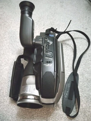 Panasonic Palmcorder VHS-C  Model No: PV-L678D - Image 1 of 4