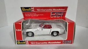 Vintage Revell Die Cast Metal Body '63 White Corvette Roadster Maßstab 1:24   - Bild 1 von 21