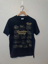 1990s Vintage Cityscape Canadian Wildlife Animal Nature Bear Wolf Raccon Shirt 9