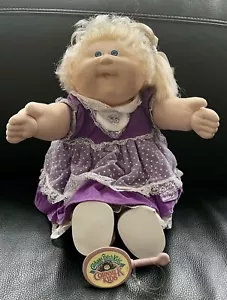 Muñeca de seda de maíz vintage Cabbage Patch para niños HM18 - Medias, Mary Janes, vestido púrpura - Imagen 1 de 23