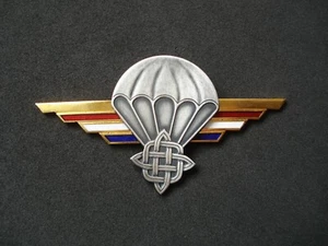 Croazia esercito forze speciali, ali paracadutisti oro, paracadute, numerato, raro - Foto 1 di 4