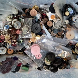 Multiple Color Buttons Lot 13 Oz Grab Bag Coat Uniform Craft Vintage To Now READ - Picture 1 of 4