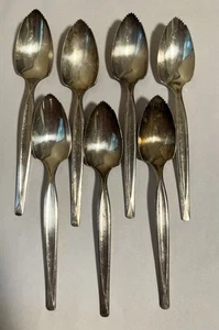 7 x Grapefruit Spoons Wm Rogers Mfg Co Serrated Edge Lot USA - Picture 1 of 3