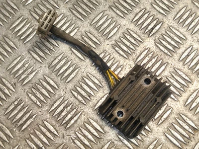 KAWASAKI GPZ550 1982 82 83 VOLTAGE REGULATOR RECTIFIER - Image 1 of 3