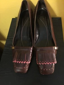 Kate Spade tacones bajos de cuero marrón con acento rosa borla; talla 8M para mujer Usado en excelente estado - Imagen 1 de 11