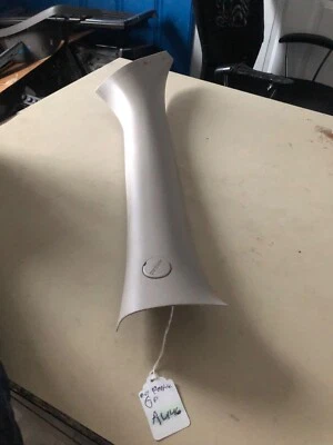 Pontiac G5 2009 cupé pasajero delantero derecho cubierta de moldura de pilar gris OEM+ Foto 1 de 3