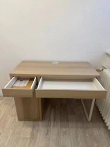 MICKE Schreibtisch – Neuwertig, Weiß/Eiche-Optik (nur 2 Monate benutzt) - Bild 1 von 3