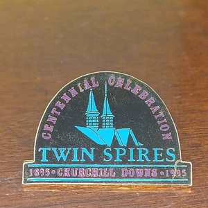 1995 Churchill Downs Kentucky Derby Twin Spires Gold Tone Louisville KY pin - Picture 1 of 3