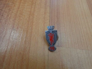 CLASSIC MANCHESTER UNITED MAN UTD 10X PREMIER LEAGUE WINNERS TROPHY PIN BADGE - Picture 1 of 2