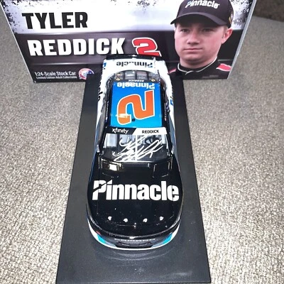 Pinnacle 2019 firmado por Tyler Reddick escala 1:24 diecast NASCAR certificado de autenticidad automático Foto 1 de 4