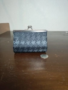 Kisslock Black Coin Purse - Red Velvet Lining  - Picture 1 of 4