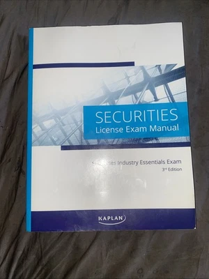 Kaplan Securities Industry Essentials (SIE) License Exam Manual, 3rd Edition Foto 1 de 4
