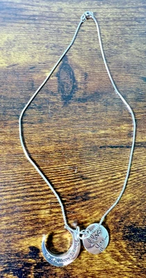 Cadena Chapada en Oro Blanco 18K 17" Love You Luna y Espalda Collar Amistad Usado en Excelente Condición Foto 1 de 4