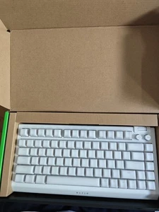 Razer BlackWidow V4 75% Mechanische Gaming Tastatur Weiß, US Englisch - Bild 1 von 1