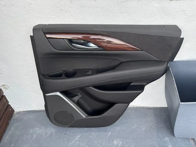 Panel de puerta lateral derecho pasajero Cadillac Escalade 2015-2020 negro 22928453 Foto 1 de 2
