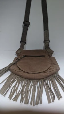 Bandolera de lona con flecos American Eagle Foto 1 de 4