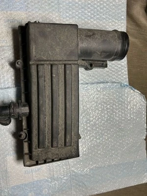 2015-2022 VOLKSWAGEN PASSAT AIR CLEANER FILTER TOP COVER 5C0129620 OEM - Image 1 of 4