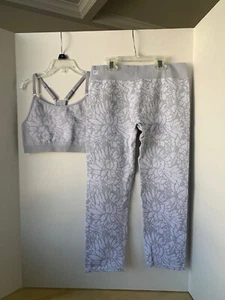 FABLETICS Set of Sports Bra and Legging Silver and Off White Size XS Good condit - Picture 1 of 2