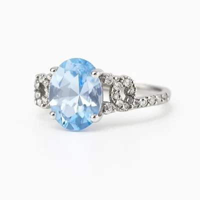 Anillo con racimo de diamantes y aguamarina ovalada natural de oro blanco de 14 quilates Le Vian Foto 1 de 4