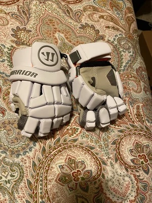 Guantes de hockey de lacrosse pequeños Warrior Burn Next. ¡Nuevo y nunca usado! ¡Al por menor $120! Foto 1 de 4