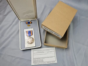 Original US Orden AIR Medal Medal im Etui von 1967 im Karton Vietnamkrieg - Bild 1 von 9
