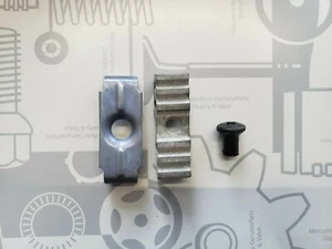Mercedes W201 W124 Original Neu Kraftstoff  Halter Klammer Mutter Befestigung  - Bild 1 von 1