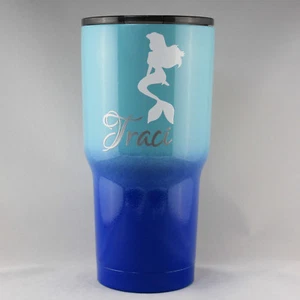 Vaso recubierto de polvo personalizado con calcomanía de sirena y nombre. Elige colores. - Imagen 1 de 7