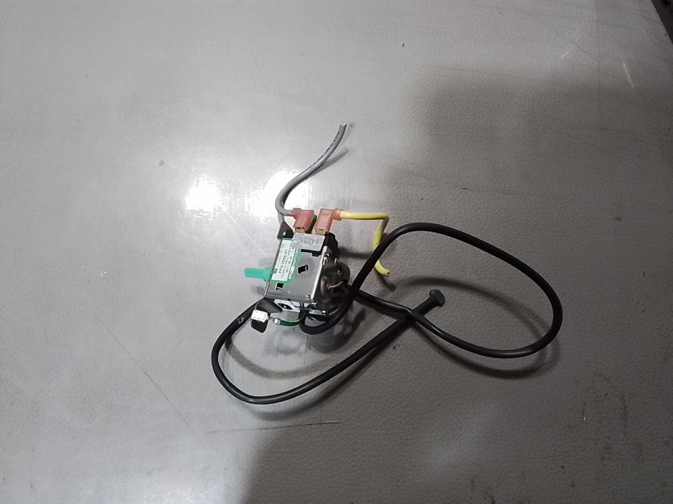 Mini termostato de nevera Sanyo N.º de parte: PFN-209S-01 Foto 1 de 4