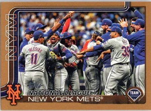 2025 Topps #553 New York Mets Gold #/2025 - Picture 1 of 2
