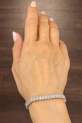 15.77 ct Emerald Cut Diamond Tennis Bracelet 7 in Platinum - Image 1 of 4