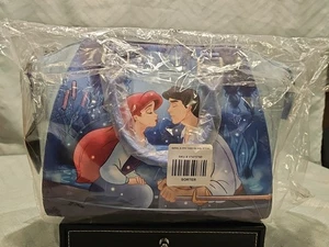 Loungefly Disney Die kleine Meerjungfrau Umhängetasche Tasche Handtasche Geldbeutel Kiss the Girl - Bild 1 von 8