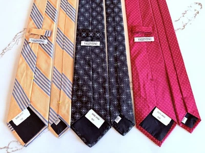 Lote de 3 gravatas de seda masculinas Valentino NOS padrões mistos novas feitas à mão na Itália - Imagem 1 de 4
