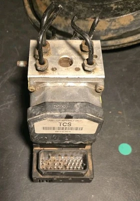 2006-2008  Lincoln Town Car MARQUIS ABS PUMP WITH MODULE ASSEMBLY 6-W132C353-A  - Image 1 of 4