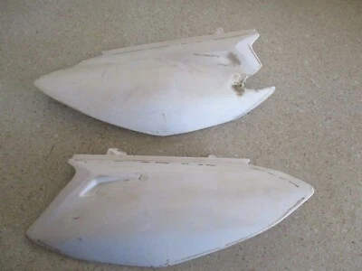 雅马哈 TTR 50 侧编号 PLATES 塑料 左右 白色 原始设备制造商 MX80 — 第 1/4 张图片