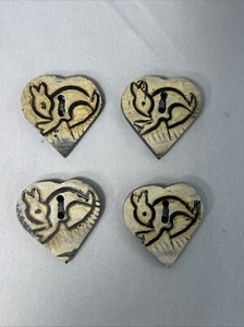 Juego de 4 botones grandes de resina tallada vintage estilo Scrimshaw conejito de plástico - Imagen 1 de 5
