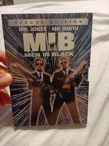 Men In Black (DVD, 2002, 2-Disc Set, Deluxe Edition) NEW SEALED Will Smith  - Bild 1 von 3