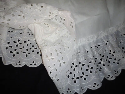 WEIGLER RUFFLED EYELET EMBROIDERED OFF WHITE (1) STANDARD PILLOW SHAM  21 X 27 - Image 1 of 4