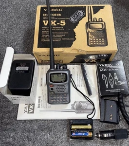 YAESU VX-5 Émetteur-récepteur FM triple bande robuste 50/144/430 MHz - Occasion - Photo 1/8