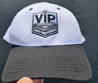 Raro 2023 WWE VIP Experience Snapback Sombrero Blanco y Negro 10 Aniversario Nuevo sin Etiquetas Foto 1 de 4