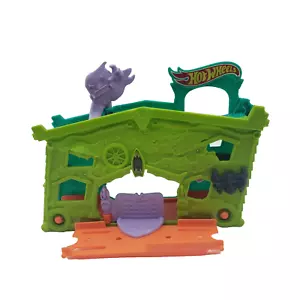 Hot Wheels City Ghost Garage Play Set Escape the Scary Ghost Random Car Included - Picture 1 of 9