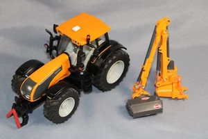 SIKU 3659 VALTRA T191 Traktor & Kuhn Böschungsmähwerk Farmer-Serie Maßstab 1/32 - Bild 1 von 4