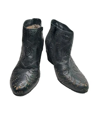 OTBT Negro Corte Láser Cuero Mujer Talla 9.5 Vamo Botines Cuña Tobillo Foto 1 de 4