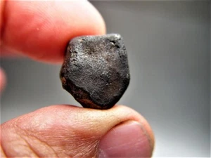 GREAT DEAL! LOW PRICE! AMAZING VINALES METEORITE WITH FRESH CRUST! 6.8 GMS - Picture 1 of 6