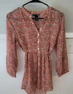 Blouse Beautiful Classic H & M Light-Weight Top with beautiful details and color - Picture 1 of 8