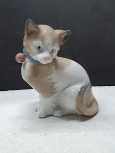 Lladro Nao, Katze mit Glockenhalsband 13 cm hoch (B3) - Bild 1 von 6